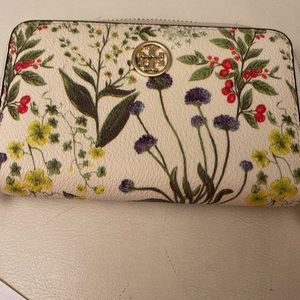 Tory Burch smartphone wristlet